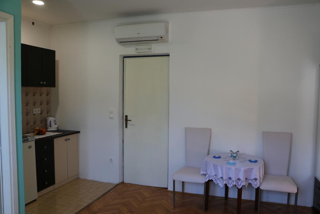 Apartments Milatic Jelsa  Exterior photo