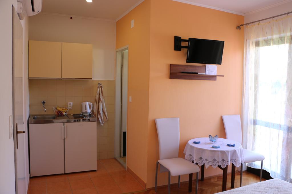 Apartments Milatic Jelsa  Exterior photo