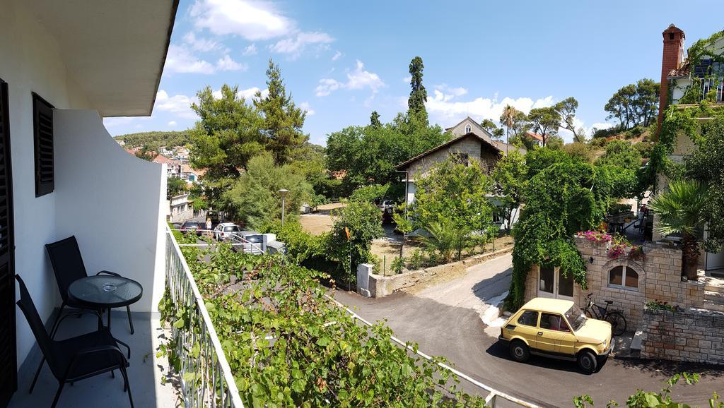 Apartments Milatic Jelsa  Exterior photo